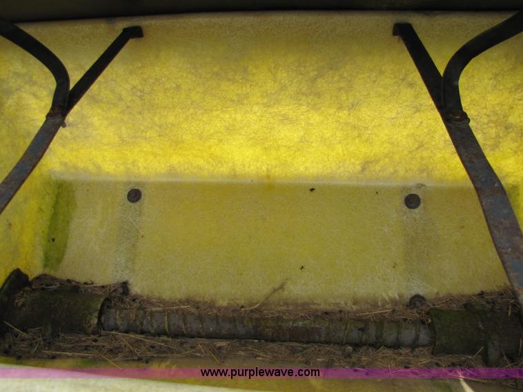 image for item 8540 John Deere 7000 six row no-till planter