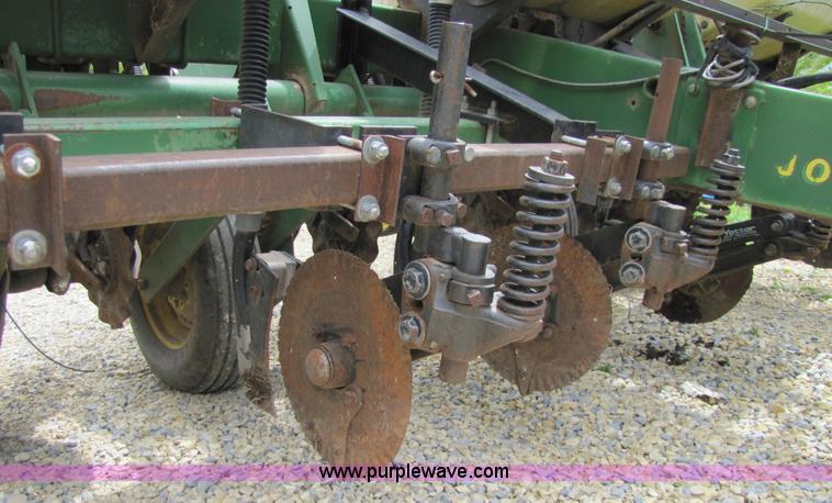 image for item 8540 John Deere 7000 six row no-till planter
