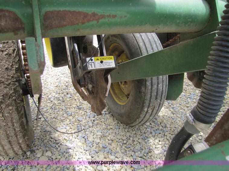 image for item 8540 John Deere 7000 six row no-till planter