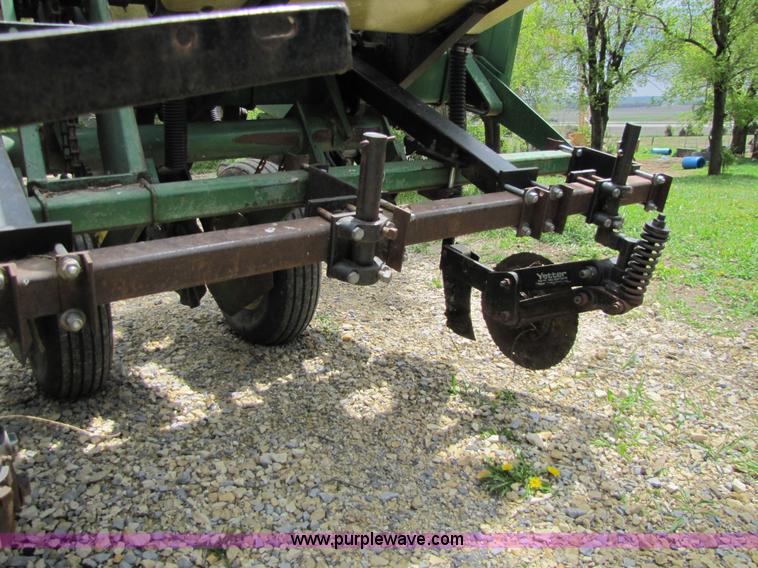 image for item 8540 John Deere 7000 six row no-till planter