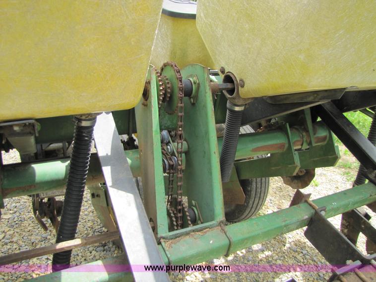 image for item 8540 John Deere 7000 six row no-till planter