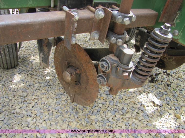 image for item 8540 John Deere 7000 six row no-till planter