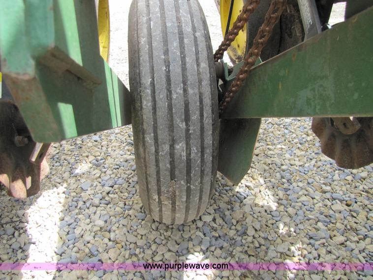 image for item 8540 John Deere 7000 six row no-till planter
