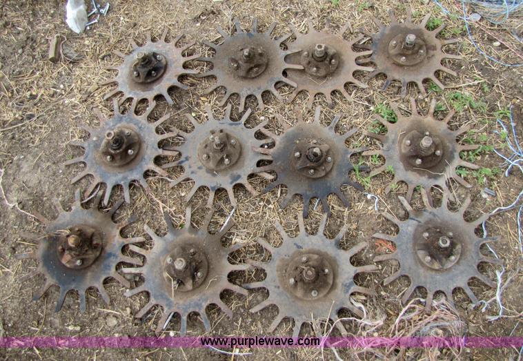 image for item 8540 John Deere 7000 six row no-till planter