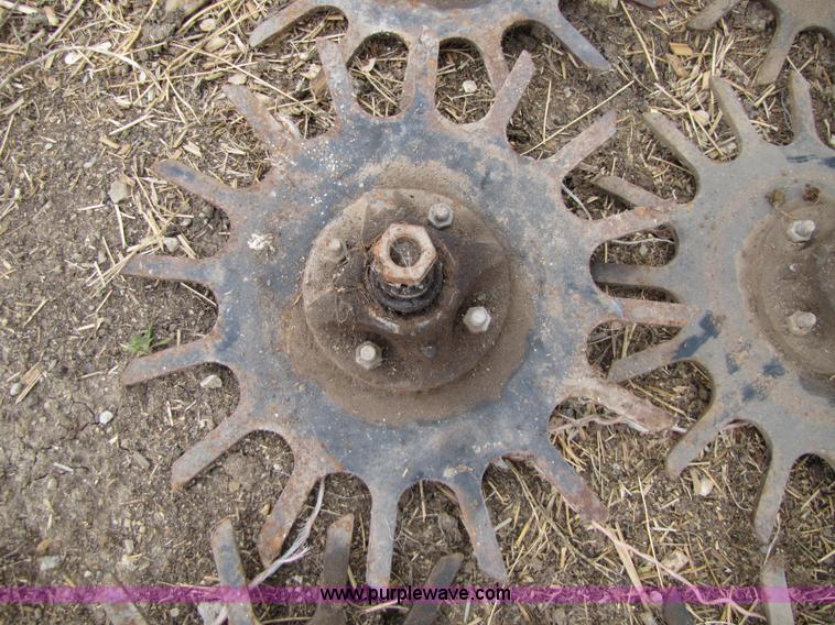 image for item 8540 John Deere 7000 six row no-till planter