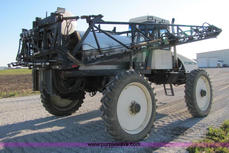 image for item 8571 1997 Willmar Ranger 7200 self propelled sprayer