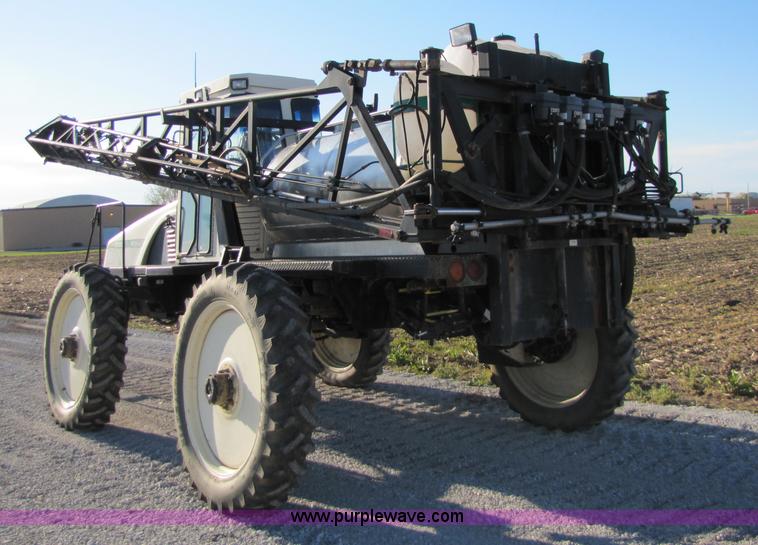 image for item 8571 1997 Willmar Ranger 7200 self propelled sprayer