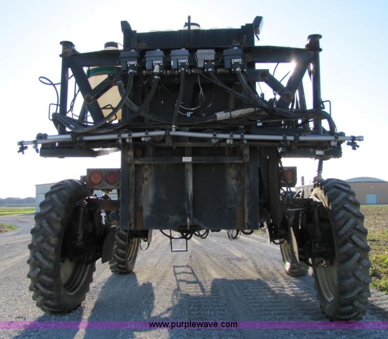image for item 8571 1997 Willmar Ranger 7200 self propelled sprayer
