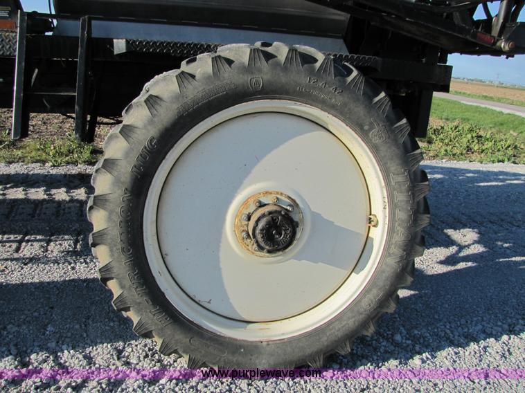 image for item 8571 1997 Willmar Ranger 7200 self propelled sprayer