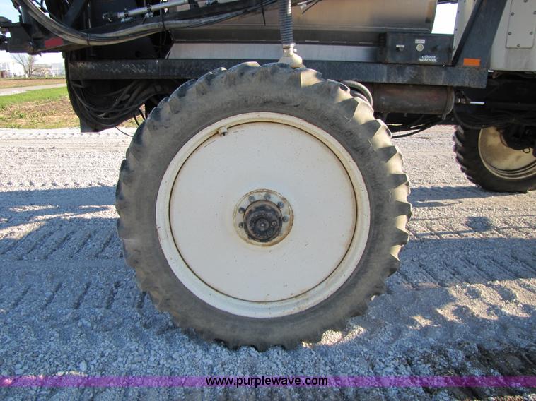 image for item 8571 1997 Willmar Ranger 7200 self propelled sprayer