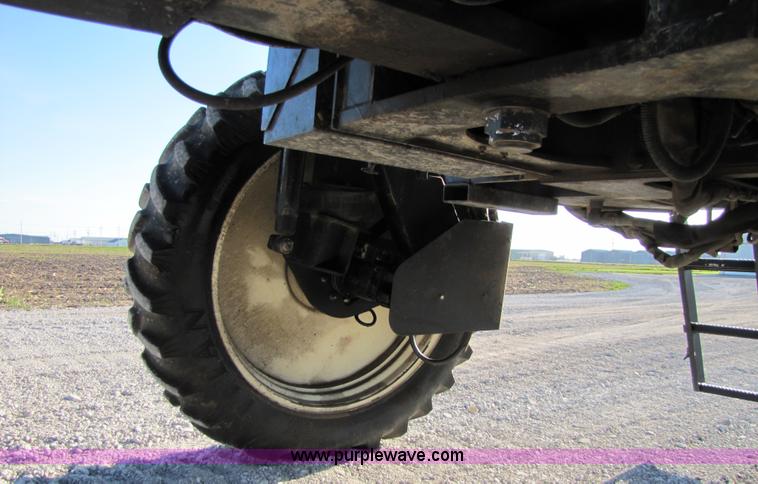 image for item 8571 1997 Willmar Ranger 7200 self propelled sprayer