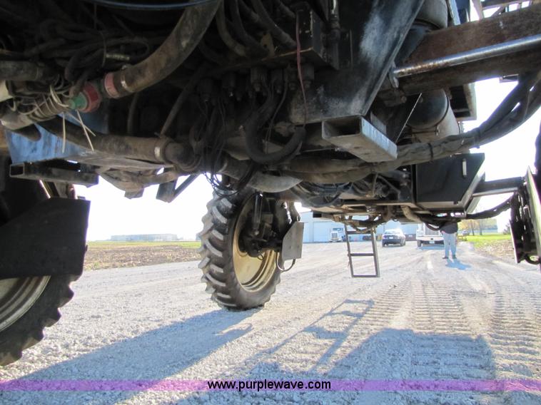 image for item 8571 1997 Willmar Ranger 7200 self propelled sprayer