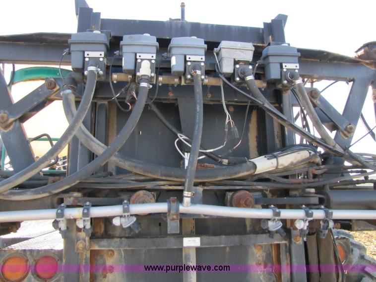 image for item 8571 1997 Willmar Ranger 7200 self propelled sprayer