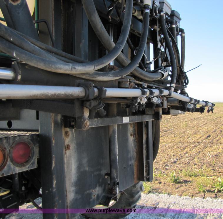 image for item 8571 1997 Willmar Ranger 7200 self propelled sprayer