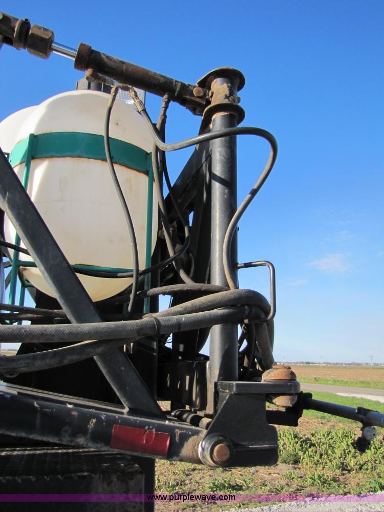 image for item 8571 1997 Willmar Ranger 7200 self propelled sprayer