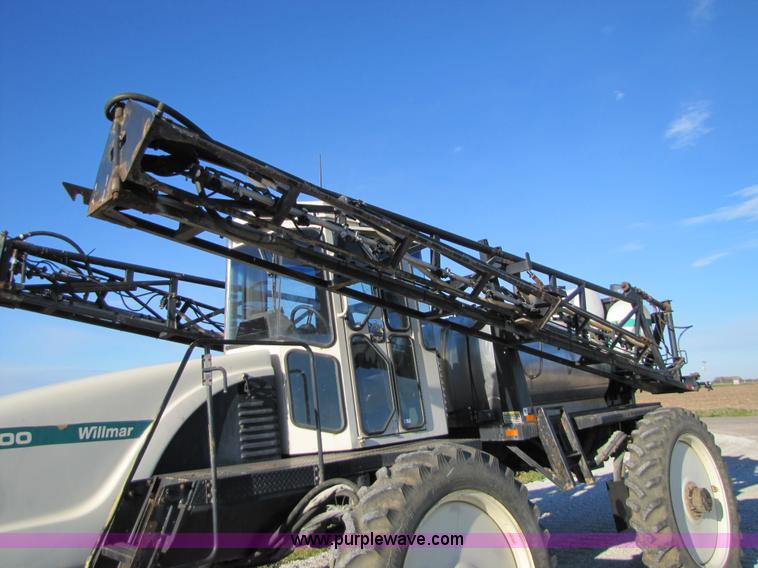 image for item 8571 1997 Willmar Ranger 7200 self propelled sprayer