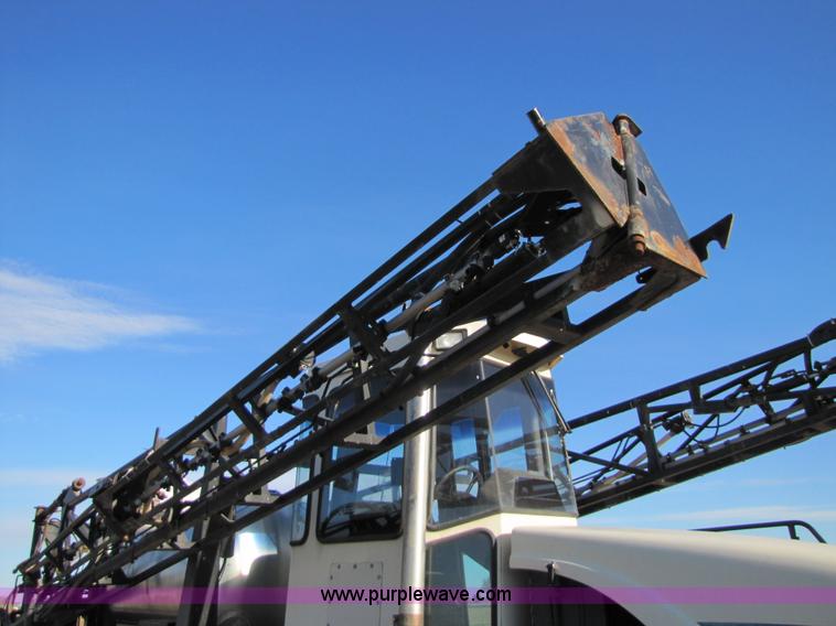 image for item 8571 1997 Willmar Ranger 7200 self propelled sprayer