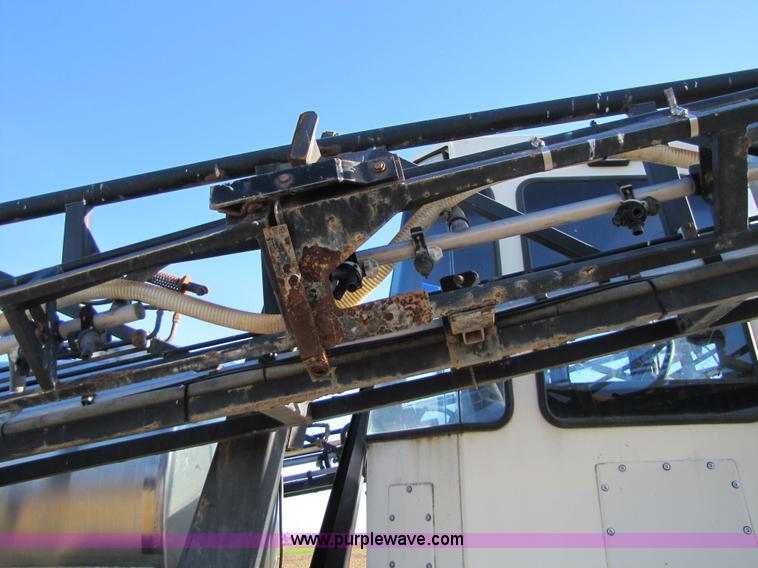 image for item 8571 1997 Willmar Ranger 7200 self propelled sprayer