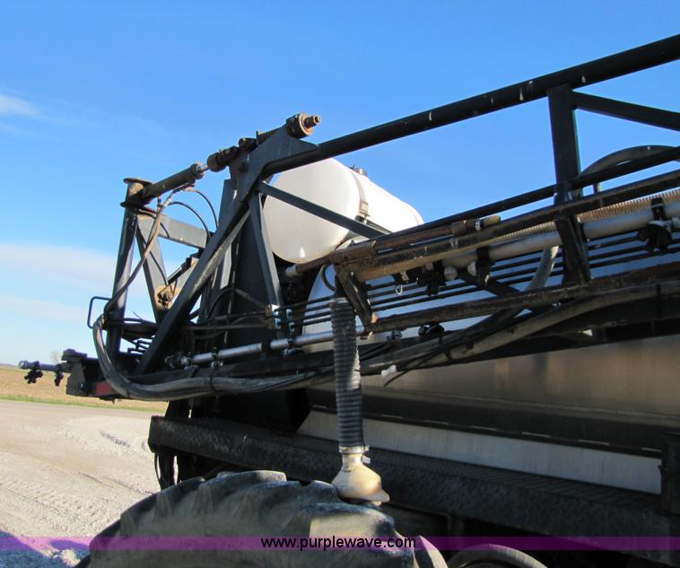 image for item 8571 1997 Willmar Ranger 7200 self propelled sprayer