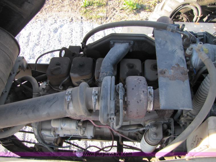 image for item 8571 1997 Willmar Ranger 7200 self propelled sprayer