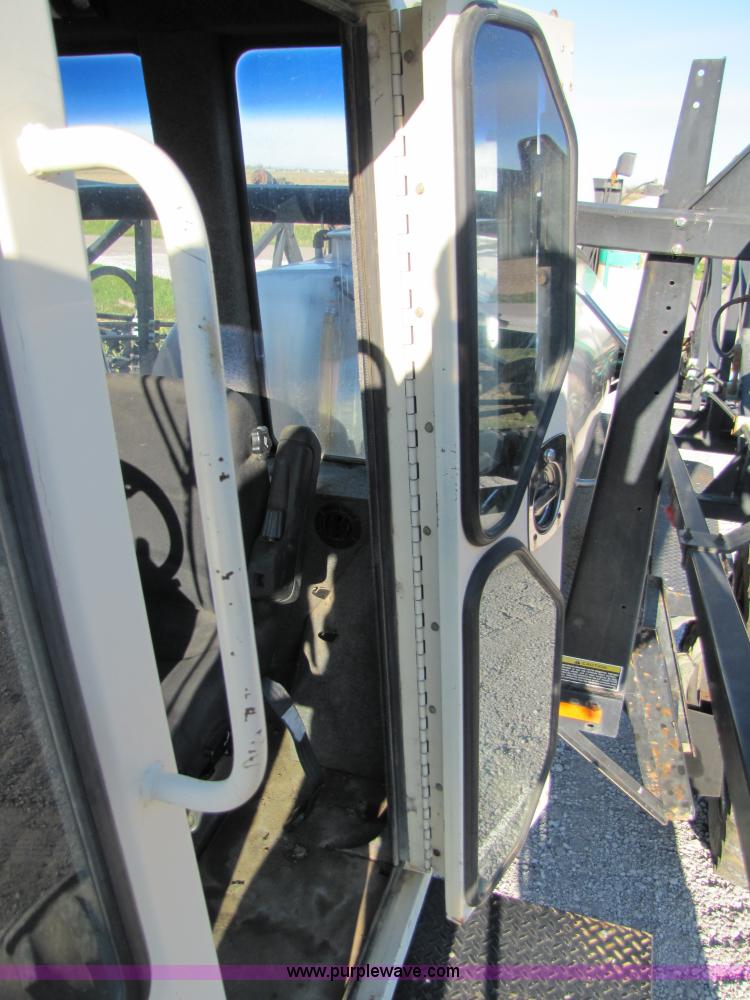 image for item 8571 1997 Willmar Ranger 7200 self propelled sprayer