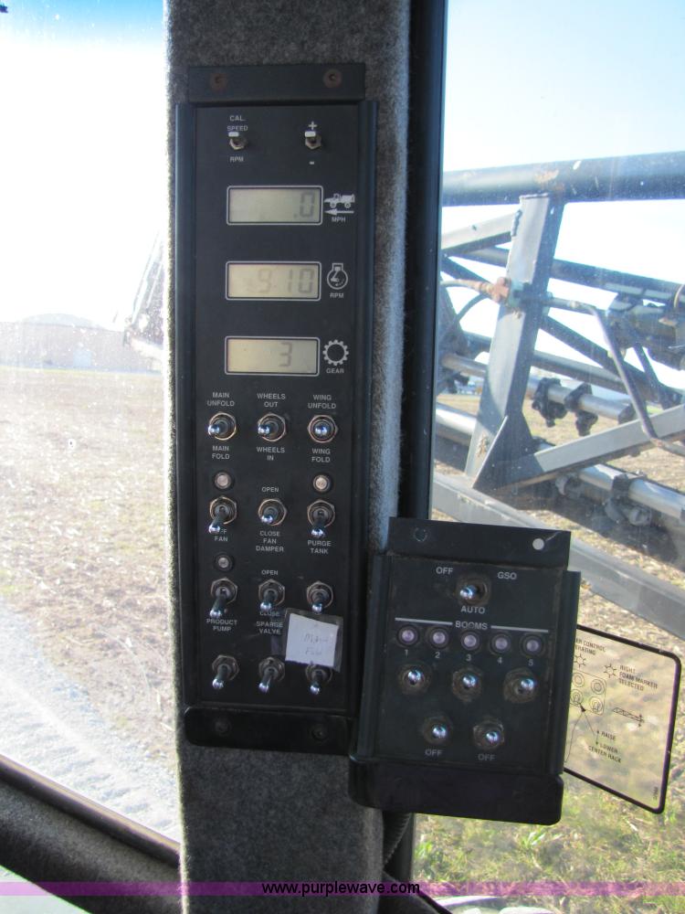 image for item 8571 1997 Willmar Ranger 7200 self propelled sprayer