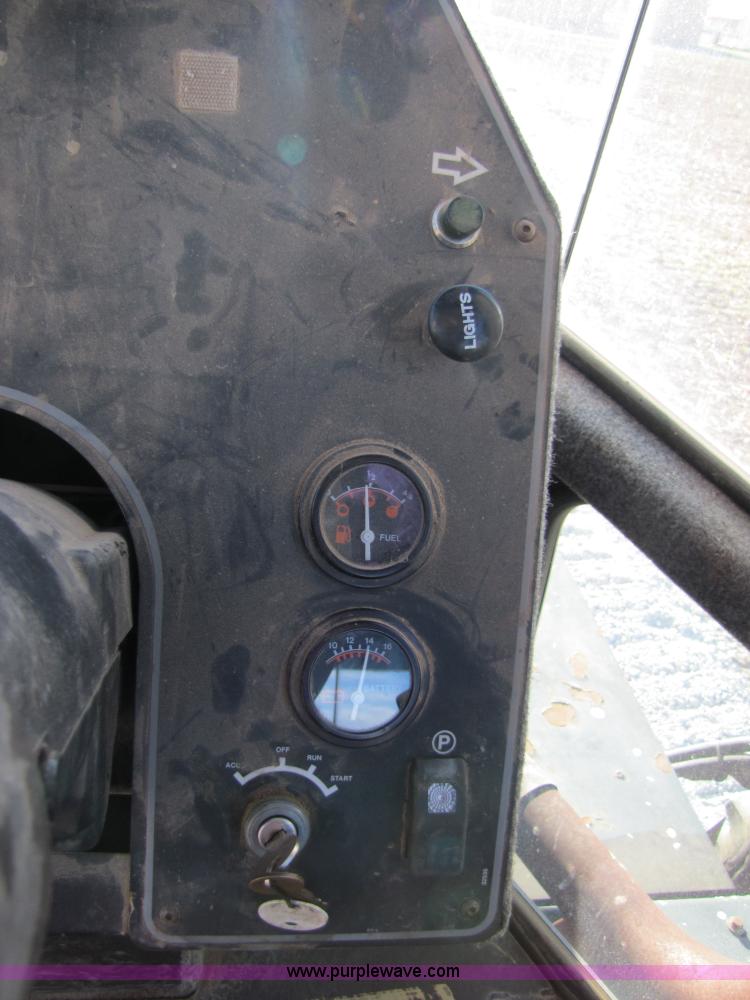 image for item 8571 1997 Willmar Ranger 7200 self propelled sprayer