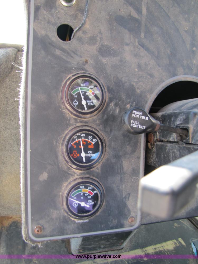 image for item 8571 1997 Willmar Ranger 7200 self propelled sprayer