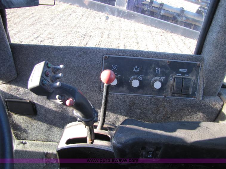 image for item 8571 1997 Willmar Ranger 7200 self propelled sprayer