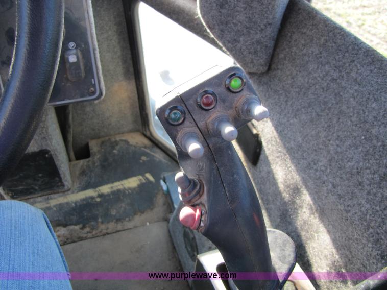 image for item 8571 1997 Willmar Ranger 7200 self propelled sprayer