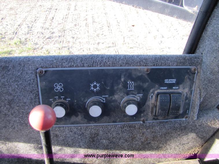 image for item 8571 1997 Willmar Ranger 7200 self propelled sprayer