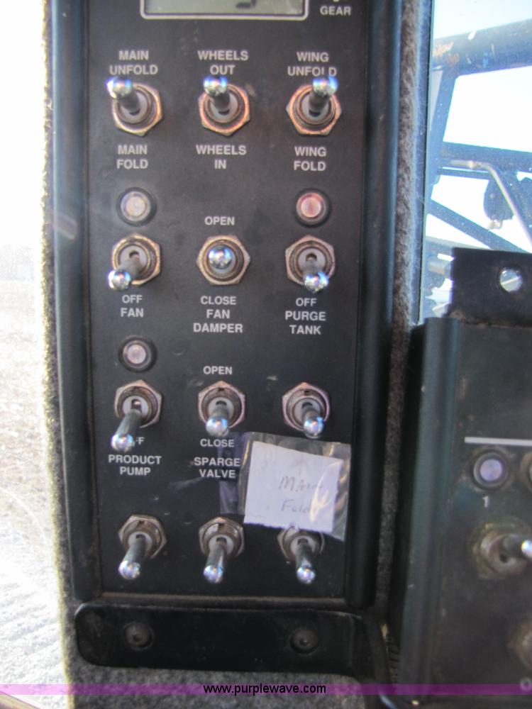 image for item 8571 1997 Willmar Ranger 7200 self propelled sprayer