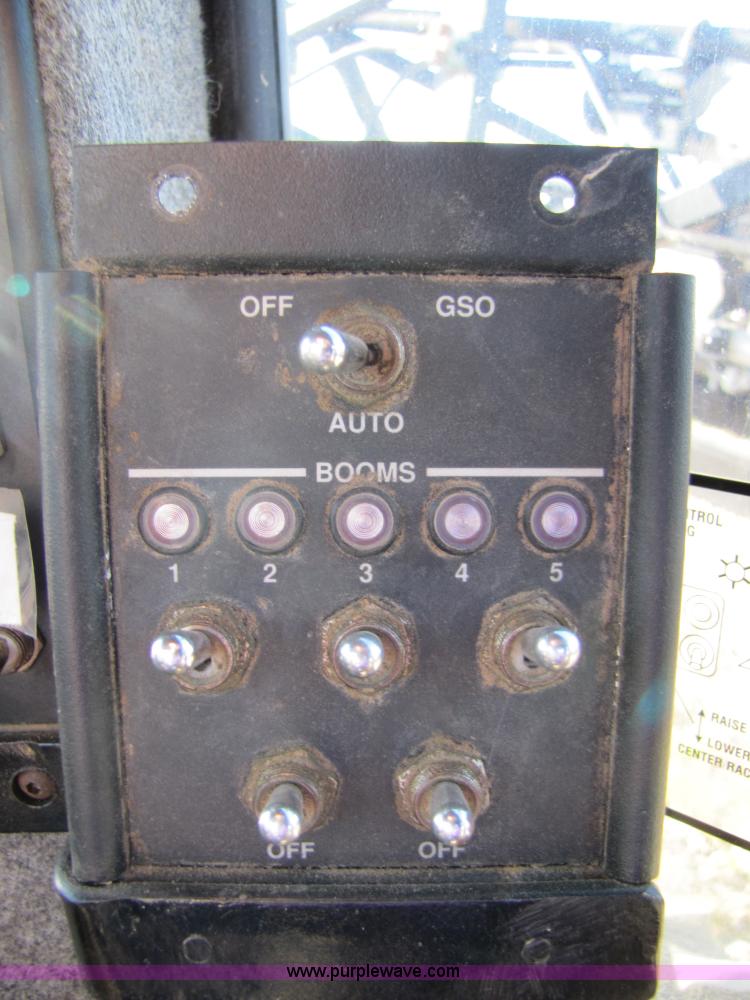 image for item 8571 1997 Willmar Ranger 7200 self propelled sprayer