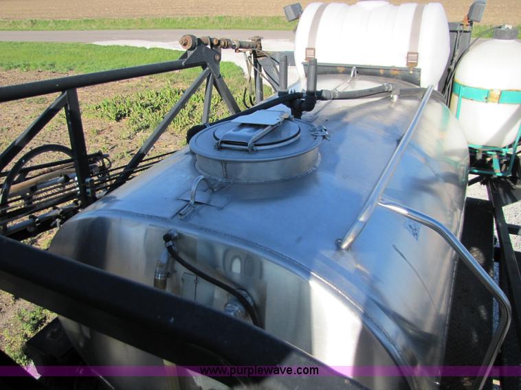 image for item 8571 1997 Willmar Ranger 7200 self propelled sprayer