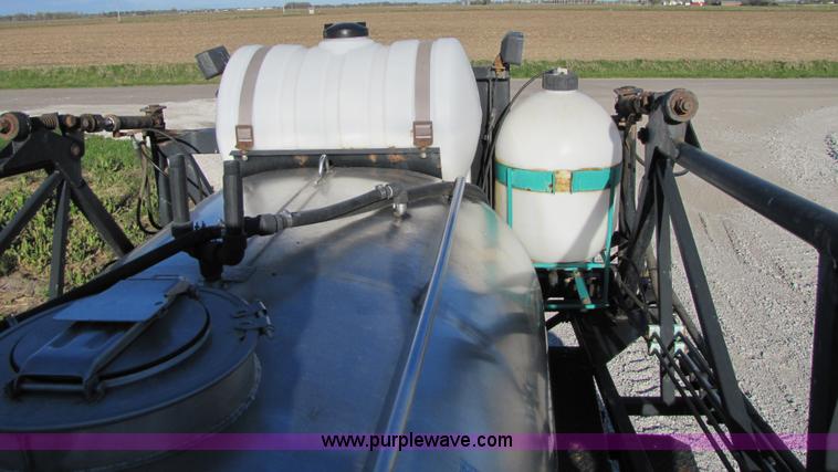 image for item 8571 1997 Willmar Ranger 7200 self propelled sprayer