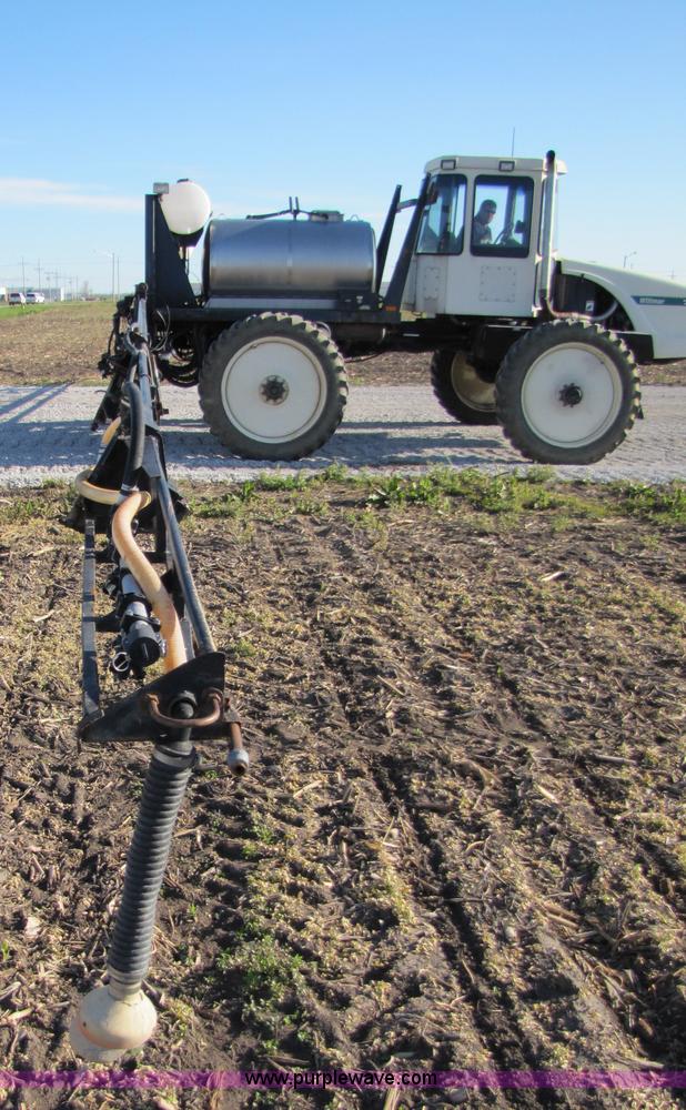 image for item 8571 1997 Willmar Ranger 7200 self propelled sprayer