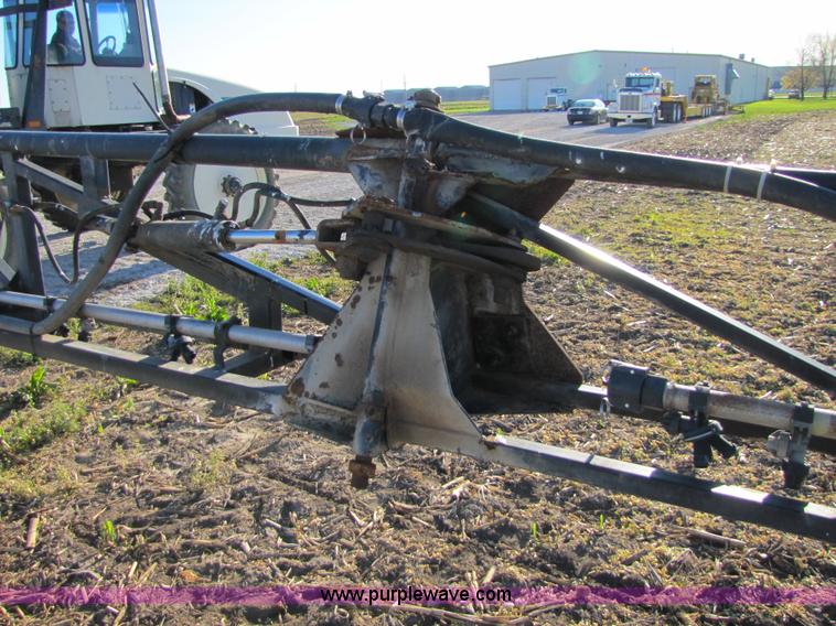 image for item 8571 1997 Willmar Ranger 7200 self propelled sprayer