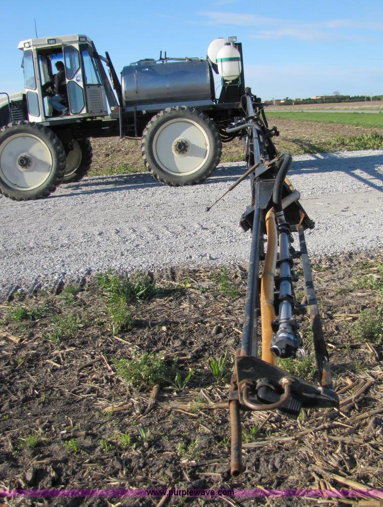 image for item 8571 1997 Willmar Ranger 7200 self propelled sprayer