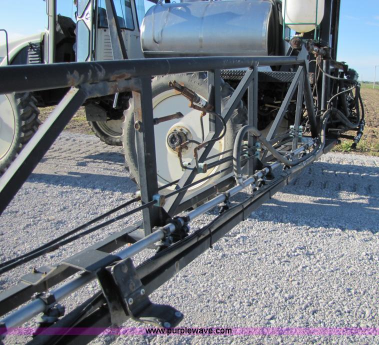 image for item 8571 1997 Willmar Ranger 7200 self propelled sprayer