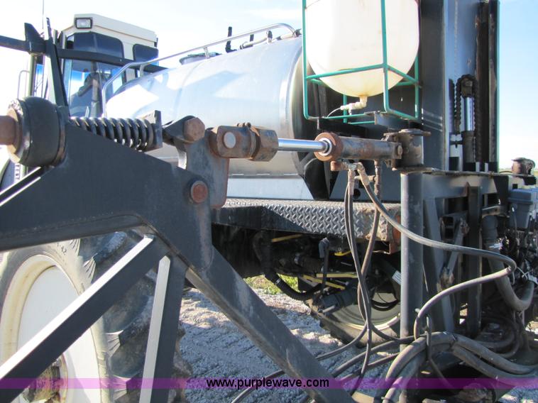image for item 8571 1997 Willmar Ranger 7200 self propelled sprayer