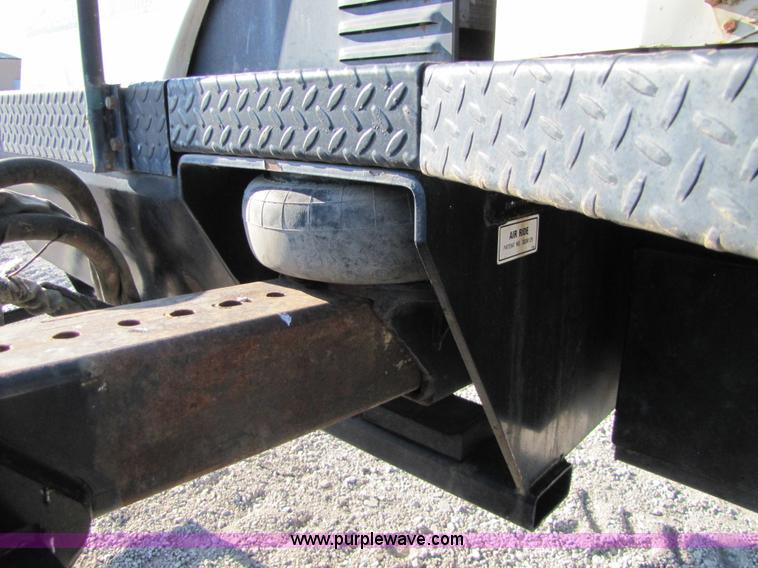 image for item 8571 1997 Willmar Ranger 7200 self propelled sprayer