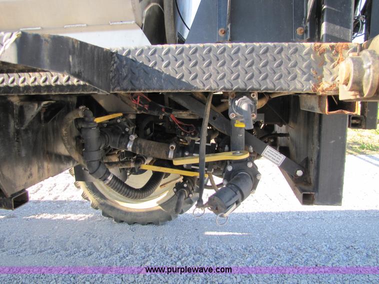 image for item 8571 1997 Willmar Ranger 7200 self propelled sprayer