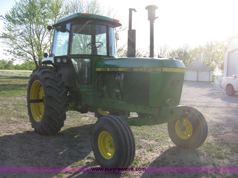 image for item 9059 John Deere 4240 tractor