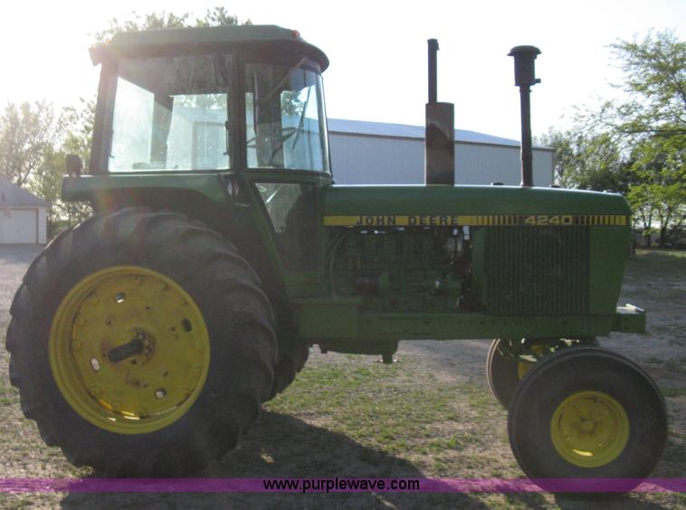 image for item 9059 John Deere 4240 tractor