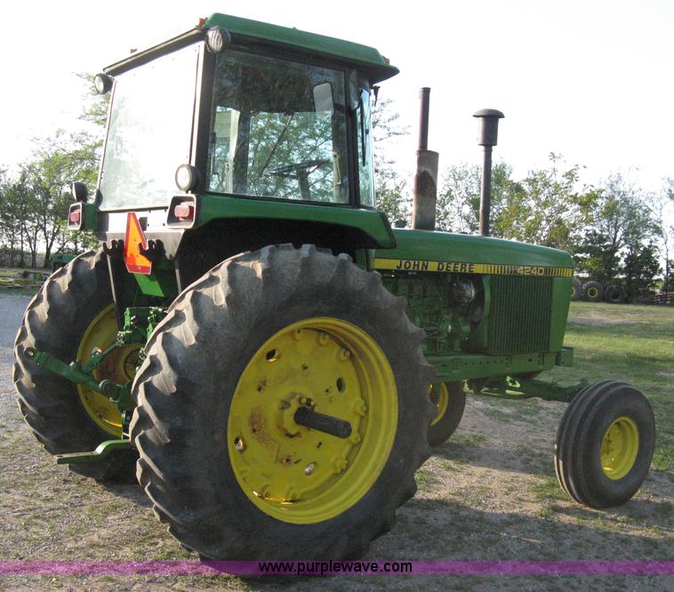 image for item 9059 John Deere 4240 tractor