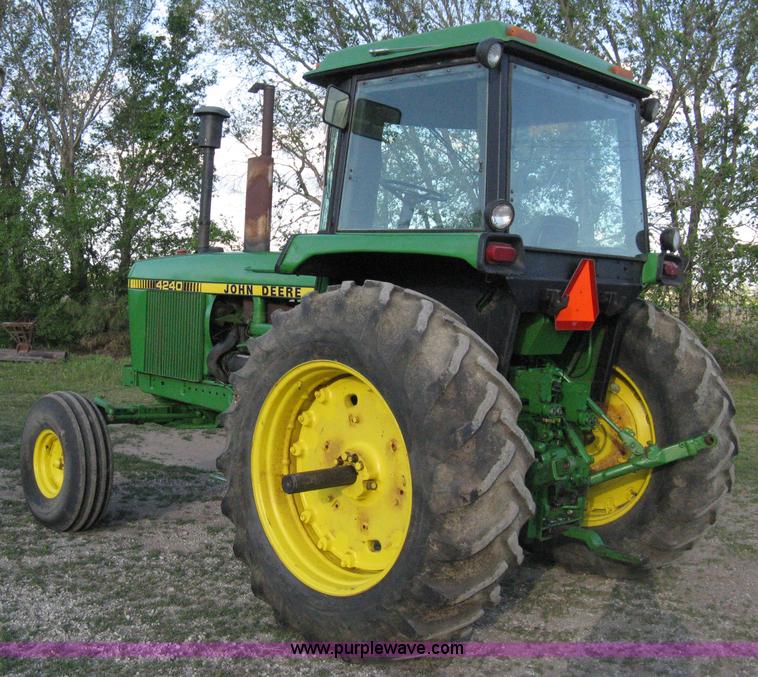 image for item 9059 John Deere 4240 tractor
