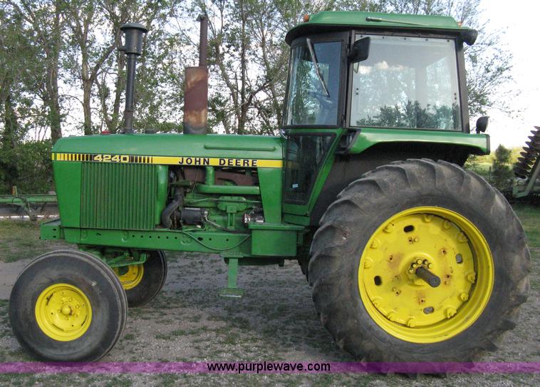 image for item 9059 John Deere 4240 tractor