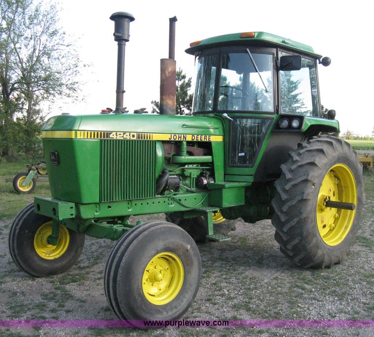 image for item 9059 John Deere 4240 tractor