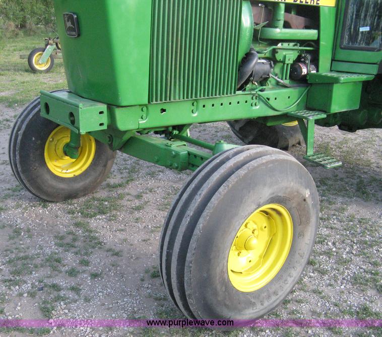 image for item 9059 John Deere 4240 tractor