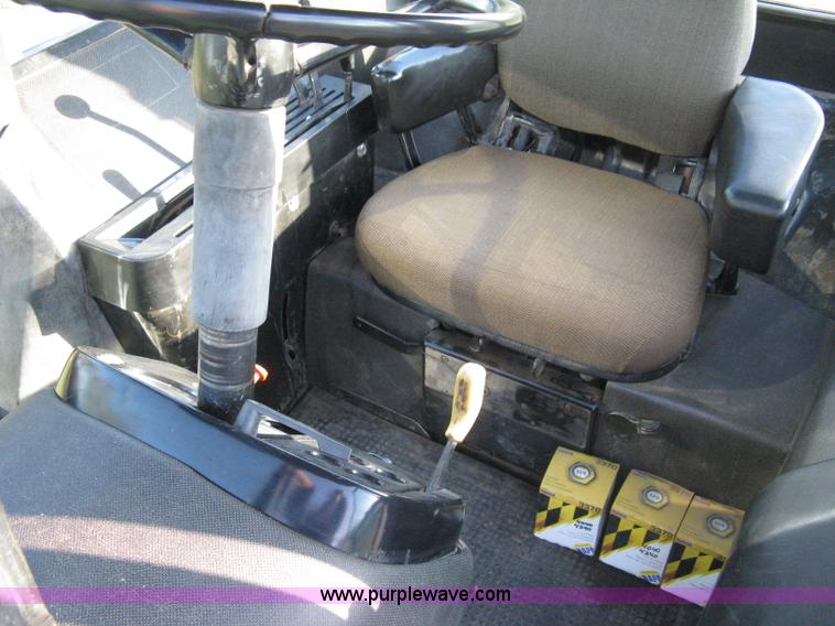 image for item 9059 John Deere 4240 tractor